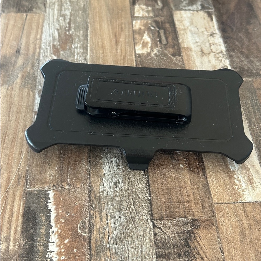 NWOT OtterBox Black Phone Holster for IPhone 14 13 or 15 Defender - Picture 2 of 3
